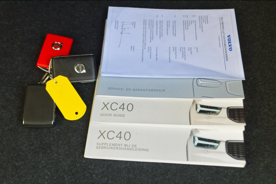 Volvo XC40 2.0 T4 Inscription | Wegklapbare trekhaak | Denim Blue + Beige leder | Stoelverwarming