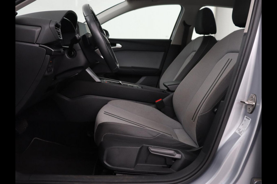 Seat Leon 1.0 eTSI Style | Trekhaak | Camera | Carplay | Full LED | Navigatie | Cruise control | Parkeerhulp | Climate control | Bluetooth