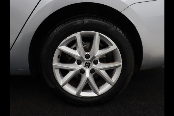 Seat Leon 1.0 eTSI Style | Trekhaak | Camera | Carplay | Full LED | Navigatie | Cruise control | Parkeerhulp | Climate control | Bluetooth