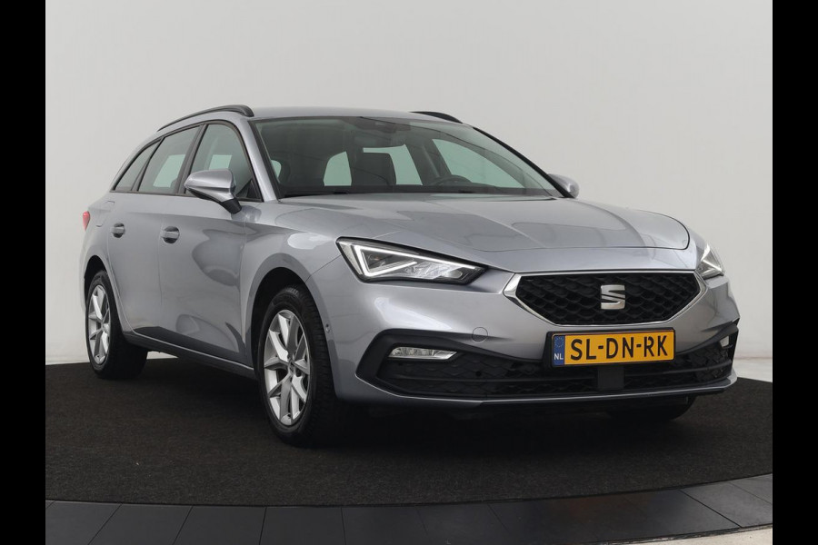 Seat Leon 1.0 eTSI Style | Trekhaak | Camera | Carplay | Full LED | Navigatie | Cruise control | Parkeerhulp | Climate control | Bluetooth
