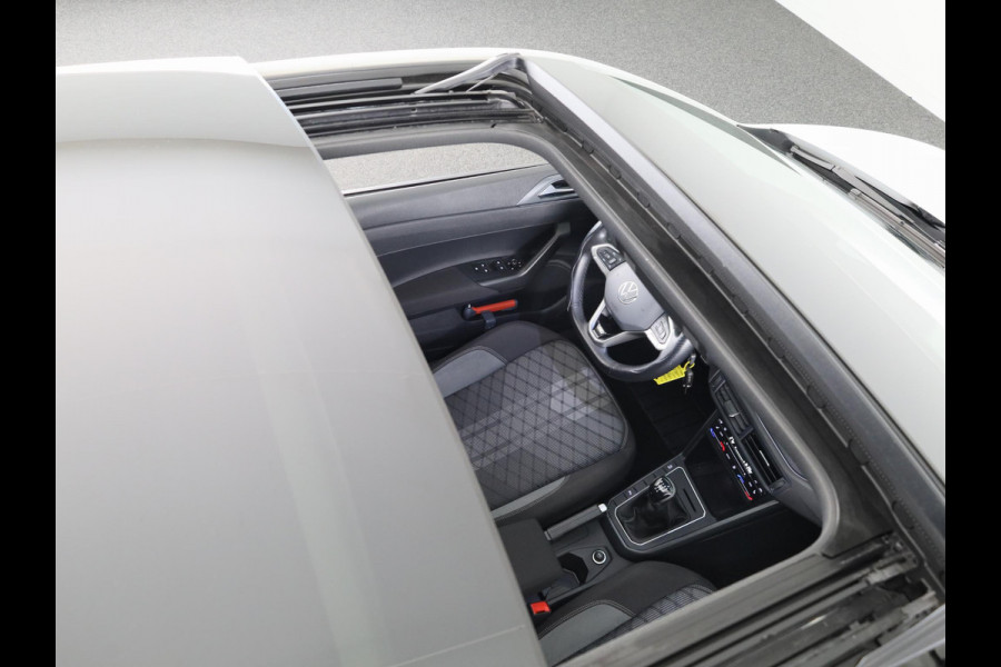 Volkswagen Polo 1.0 TSI R-Line Business 95PK | Panoramadak | Camera | Stoelverwarming | Verlengde garantie | Digitaal dashboard