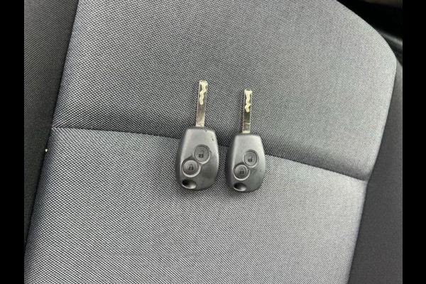 Renault Master T33 2.3 dCi 135 L2H2 Comfort 135pk | Airco | Cruise Controle | BPM vrij | Compleet ingericht, incl. werkbank!