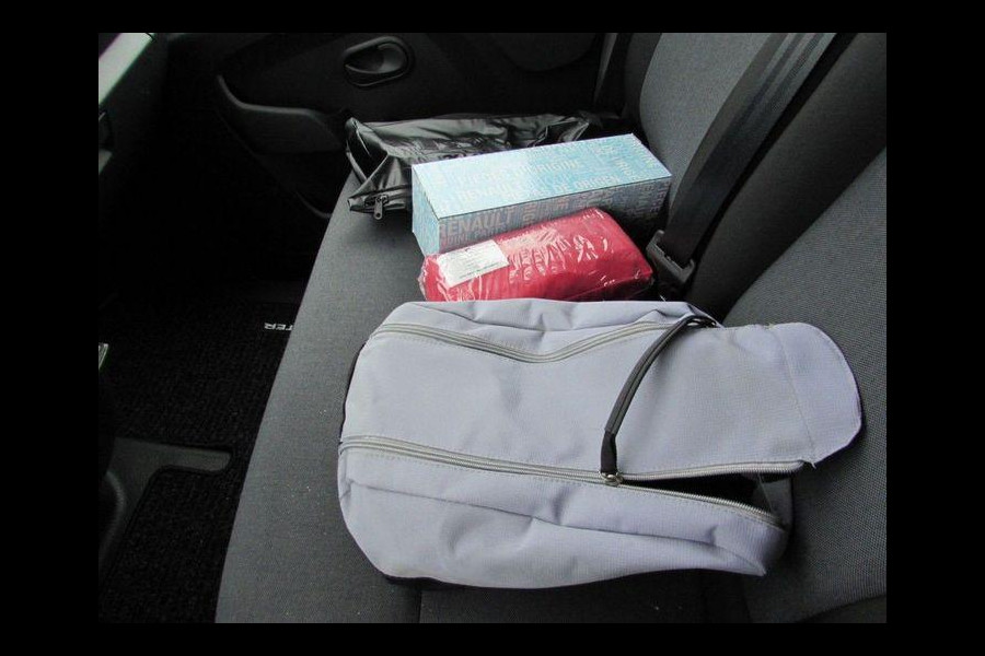 Renault Master T33 2.3 dCi 135 L2H2 Comfort 135pk | Airco | Cruise Controle | BPM vrij | Compleet ingericht, incl. werkbank!