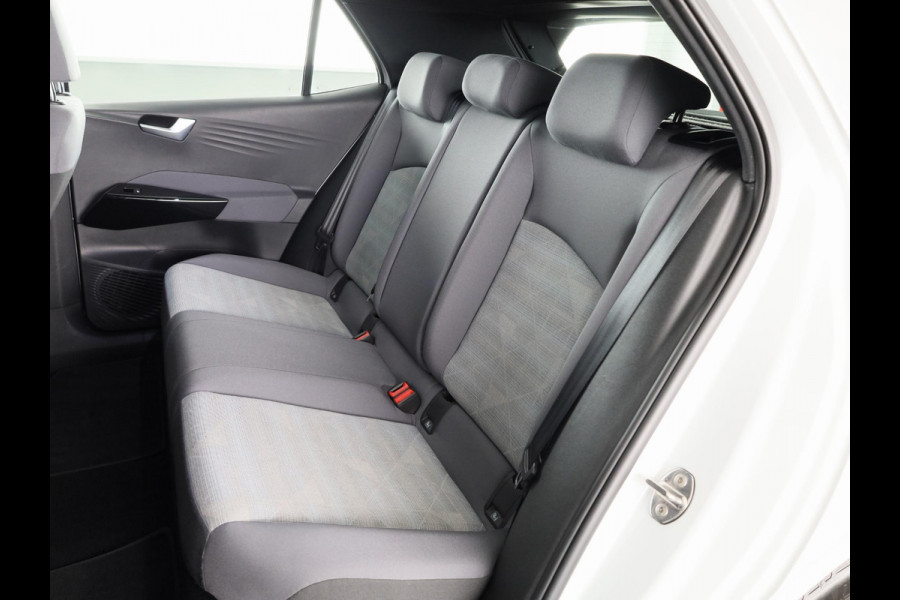 Volkswagen ID.3 First 58 kWh 204 PK | Steunhaak | Navigatie | Parkeersensoren | Stoelverwarming