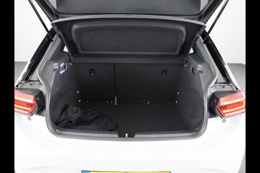 Volkswagen ID.3 First 58 kWh 204 PK | Steunhaak | Navigatie | Parkeersensoren | Stoelverwarming