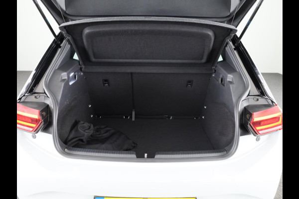 Volkswagen ID.3 First 58 kWh 204 PK | Steunhaak | Navigatie | Parkeersensoren | Stoelverwarming