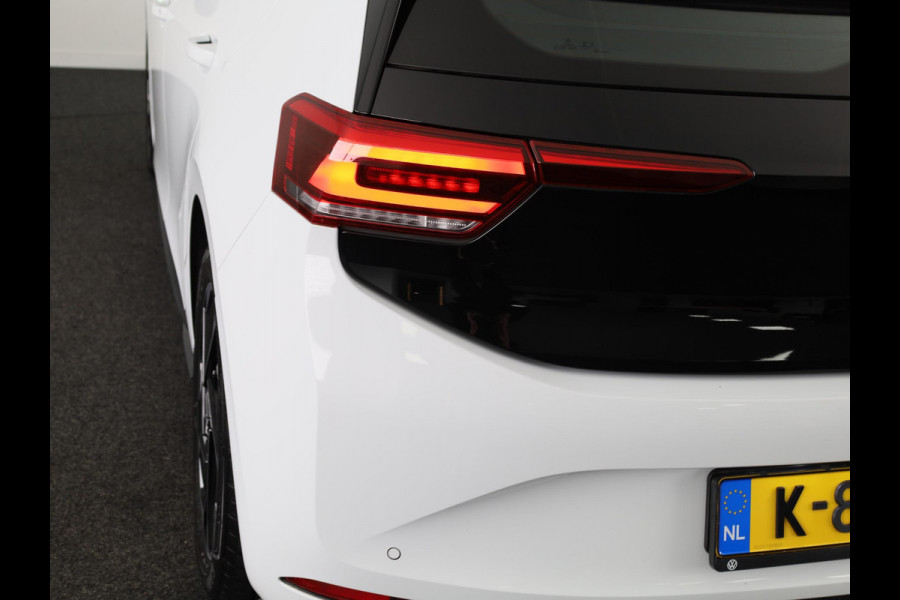 Volkswagen ID.3 First 58 kWh 204 PK | Steunhaak | Navigatie | Parkeersensoren | Stoelverwarming