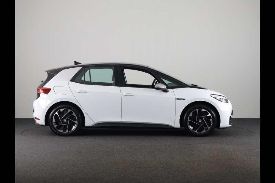 Volkswagen ID.3 First 58 kWh 204 PK | Steunhaak | Navigatie | Parkeersensoren | Stoelverwarming