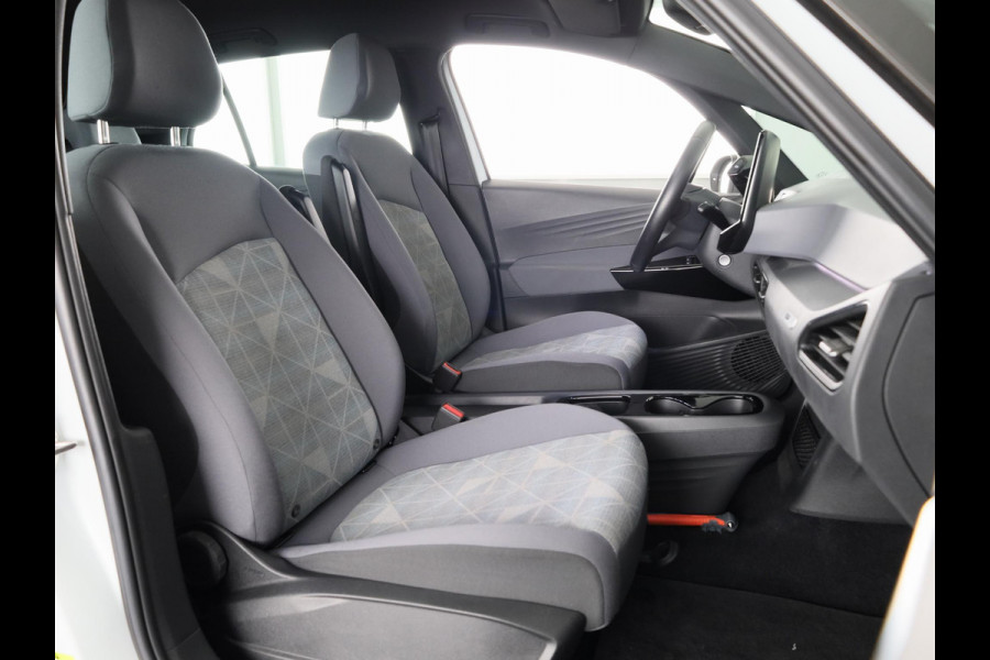 Volkswagen ID.3 First 58 kWh 204 PK | Steunhaak | Navigatie | Parkeersensoren | Stoelverwarming