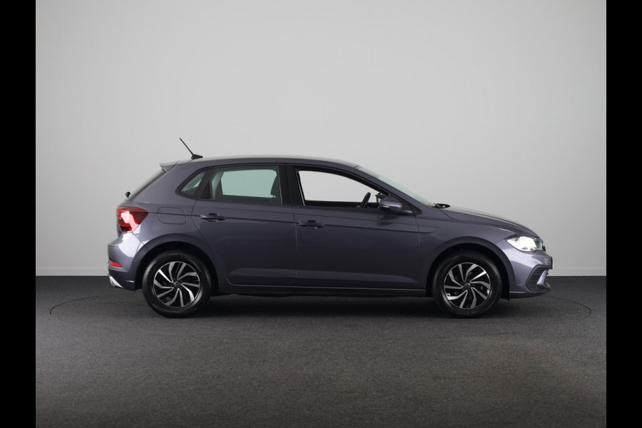 Volkswagen Polo 1.0 TSI Life 95PK | Navigatie | Parkeersensoren | L.M velgen | Digitaal dashboard