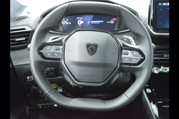 Peugeot 208 1.2 Hybrid 110 e-DCS6 Allure Private lease actie: € 376,- p/m o.b.v 48 mnd en 5.000 km per jaar  ACHTERUITRIJCAMERA MET SENSOREN | NAVIGATIE & CARPLAY | E.C.C. |