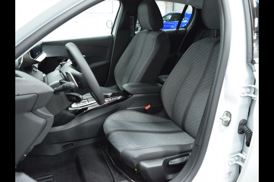 Peugeot 208 1.2 Hybrid 110 e-DCS6 Allure Private lease actie: € 376,- p/m o.b.v 48 mnd en 5.000 km per jaar  ACHTERUITRIJCAMERA MET SENSOREN | NAVIGATIE & CARPLAY | E.C.C. |