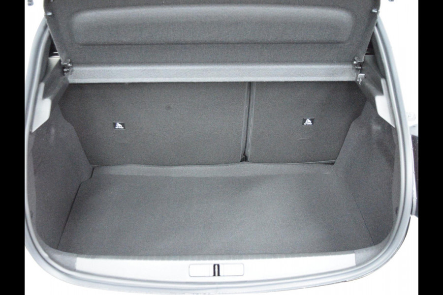 Peugeot 208 1.2 Hybrid 110 e-DCS6 Allure Private lease actie: € 376,- p/m o.b.v 48 mnd en 5.000 km per jaar  ACHTERUITRIJCAMERA MET SENSOREN | NAVIGATIE & CARPLAY | E.C.C. |