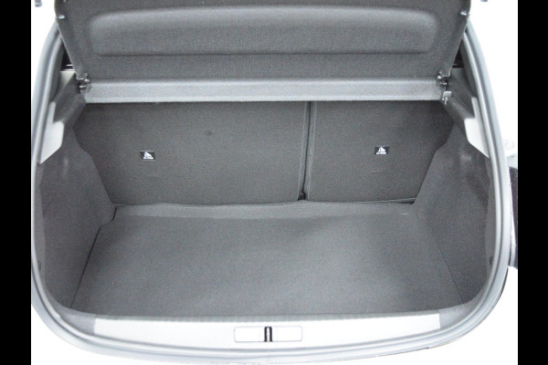 Peugeot 208 1.2 Hybrid 110 e-DCS6 Allure Private lease actie: € 376,- p/m o.b.v 48 mnd en 5.000 km per jaar  ACHTERUITRIJCAMERA MET SENSOREN | NAVIGATIE & CARPLAY | E.C.C. |