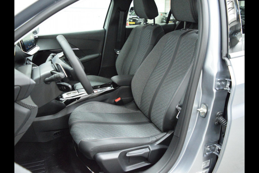 Peugeot 208 1.2 Hybrid 110 e-DCS6 Allure | Private lease actie: € 376,- p/m o.b.v. 48 mnd en 5.000 km per jaar| camera + sensoren V+A | navigatie | cruise control | carplay | E.C.C.