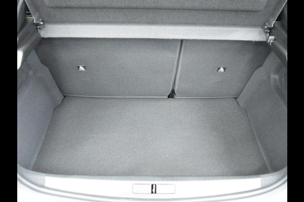 Peugeot 208 1.2 Hybrid 110 e-DCS6 Allure | Private lease actie: € 376,- p/m o.b.v. 48 mnd en 5.000 km per jaar| camera + sensoren V+A | navigatie | cruise control | carplay | E.C.C.