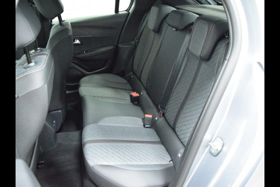 Peugeot 208 1.2 Hybrid 110 e-DCS6 Allure | Private lease actie: € 376,- p/m o.b.v. 48 mnd en 5.000 km per jaar| camera + sensoren V+A | navigatie | cruise control | carplay | E.C.C.