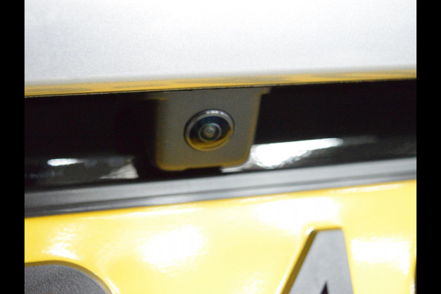 Peugeot 208 1.2 Hybrid 110 e-DCS6 Allure | Private lease actie: € 376,- p/m o.b.v. 48 mnd en 5.000 km per jaar| camera + sensoren V+A | navigatie | cruise control | carplay | E.C.C.