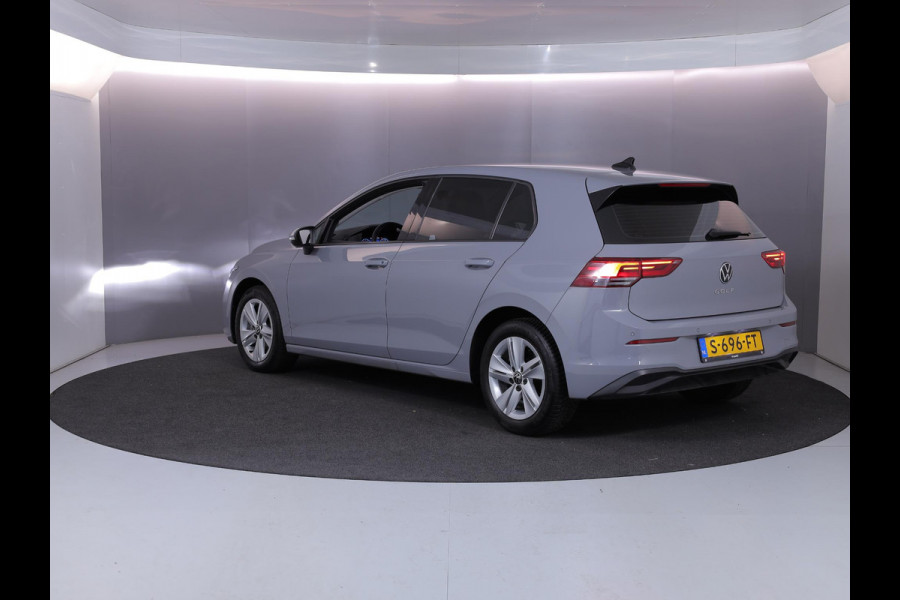 Volkswagen Golf 1.0 TSI Life 110pk 6bak| Navigatie| LM-velgen| Keyless start| Parksensors