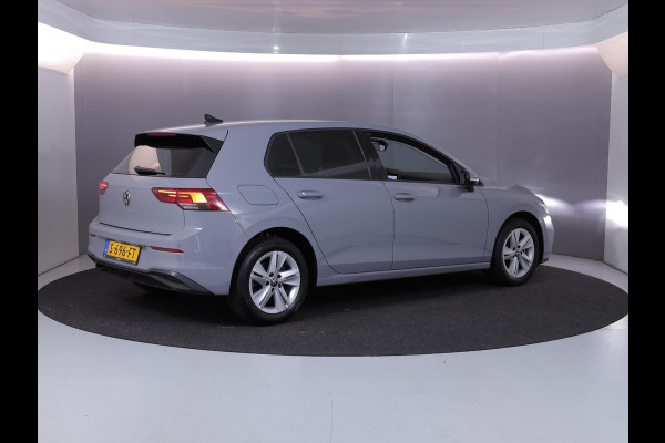 Volkswagen Golf 1.0 TSI Life 110pk 6bak| Navigatie| LM-velgen| Keyless start| Parksensors