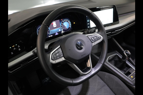 Volkswagen Golf 1.0 TSI Life 110pk 6bak| Navigatie| LM-velgen| Keyless start| Parksensors