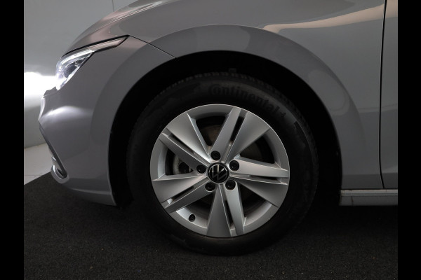 Volkswagen Golf 1.0 TSI Life 110pk 6bak| Navigatie| LM-velgen| Keyless start| Parksensors