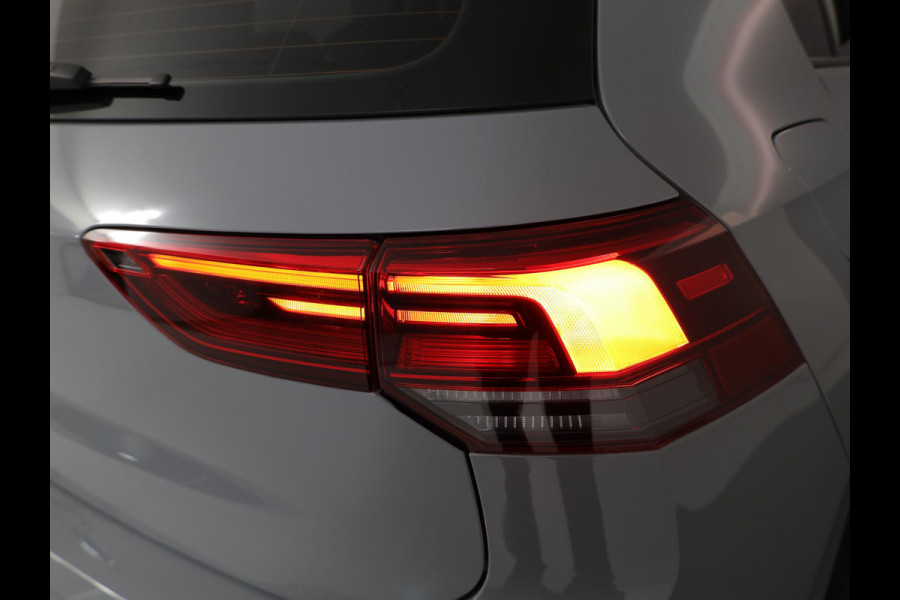 Volkswagen Golf 1.0 TSI Life 110pk 6bak| Navigatie| LM-velgen| Keyless start| Parksensors