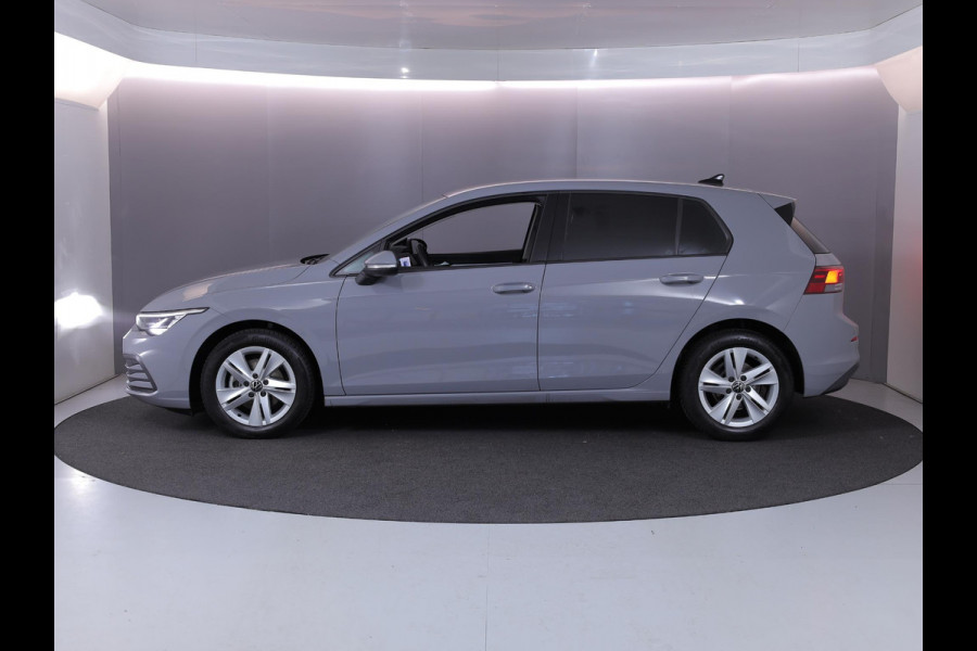 Volkswagen Golf 1.0 TSI Life 110pk 6bak| Navigatie| LM-velgen| Keyless start| Parksensors