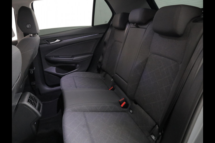 Volkswagen Golf 1.0 TSI Life 110pk 6bak| Navigatie| LM-velgen| Keyless start| Parksensors