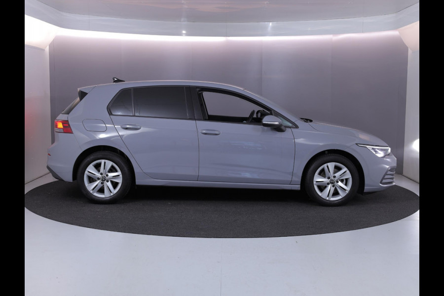 Volkswagen Golf 1.0 TSI Life 110pk 6bak| Navigatie| LM-velgen| Keyless start| Parksensors
