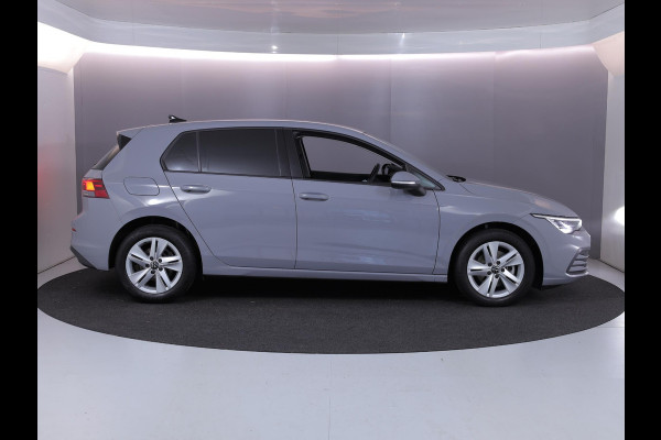 Volkswagen Golf 1.0 TSI Life 110pk 6bak| Navigatie| LM-velgen| Keyless start| Parksensors