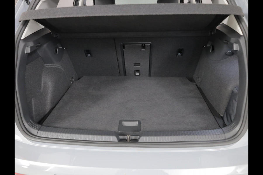 Volkswagen Golf 1.0 TSI Life 110pk 6bak| Navigatie| LM-velgen| Keyless start| Parksensors