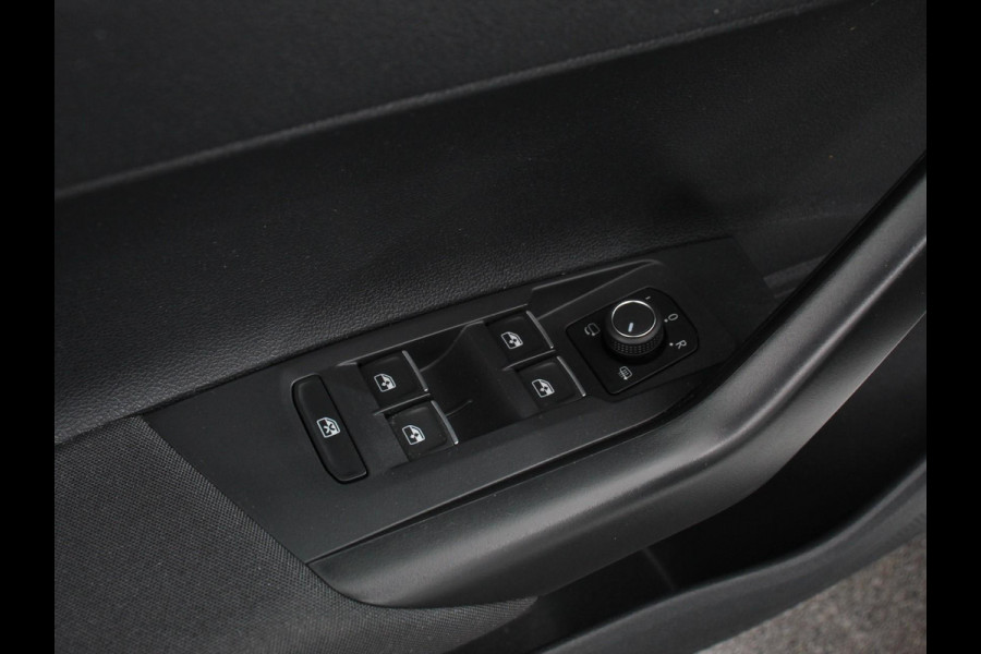 Volkswagen Polo 1.0 TSI R-Line DSG Navigatie App Connect Climate Control DAB LED Parkeer sensoren Cruise control adaptive Lichtmetalen velgen