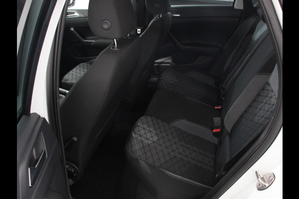 Volkswagen Polo 1.0 TSI R-Line DSG Navigatie App Connect Climate Control DAB LED Parkeer sensoren Cruise control adaptive Lichtmetalen velgen