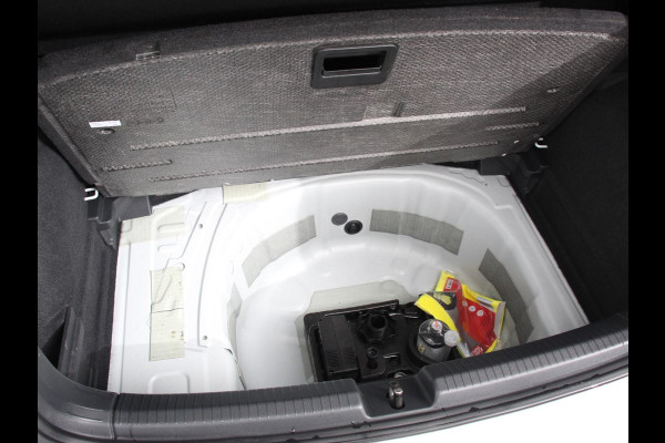 Volkswagen Polo 1.0 TSI R-Line DSG Navigatie App Connect Climate Control DAB LED Parkeer sensoren Cruise control adaptive Lichtmetalen velgen