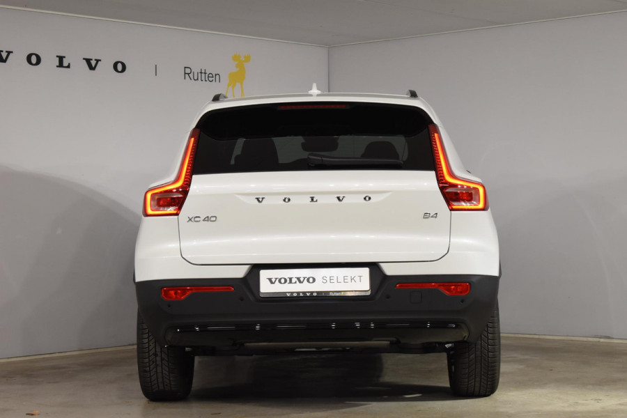 Volvo XC40 B4 211PK Automaat Plus Dark / Navigatie / Adaptive Cruise / Harman Kardon / Stuur- & Stoelverwarming / Elektrische achterklep / Achteruitrijcamera / Elektrische stoelverst. met geheugen / Extra getint glas / Microtech/Nubuck