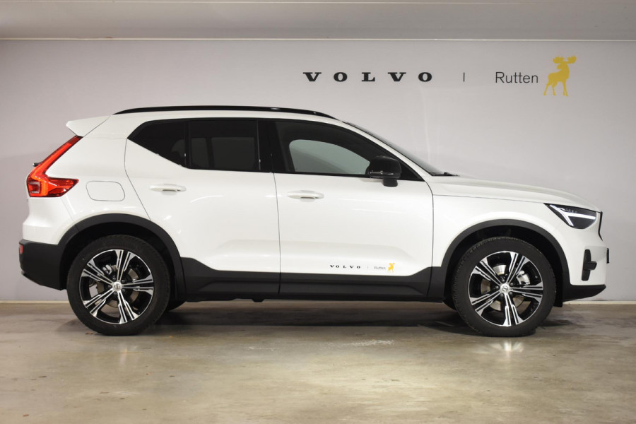 Volvo XC40 B4 211PK Automaat Plus Dark / Navigatie / Adaptive Cruise / Harman Kardon / Stuur- & Stoelverwarming / Elektrische achterklep / Achteruitrijcamera / Elektrische stoelverst. met geheugen / Extra getint glas / Microtech/Nubuck