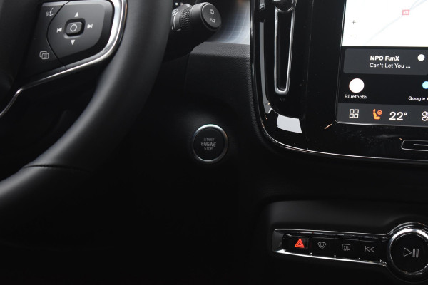 Volvo XC40 B4 211PK Automaat Plus Dark / Navigatie / Adaptive Cruise / Harman Kardon / Stuur- & Stoelverwarming / Elektrische achterklep / Achteruitrijcamera / Elektrische stoelverst. met geheugen / Extra getint glas / Microtech/Nubuck