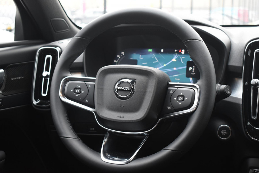 Volvo XC40 B4 211PK Automaat Plus Dark / Navigatie / Adaptive Cruise / Harman Kardon / Stuur- & Stoelverwarming / Elektrische achterklep / Achteruitrijcamera / Elektrische stoelverst. met geheugen / Extra getint glas / Microtech/Nubuck