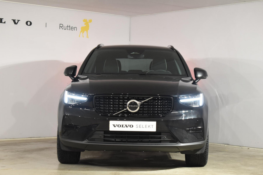 Volvo XC40 B4 211PK Automaat Plus Dark / Extra getint glas / Microtech/Nubuck / Camera achter