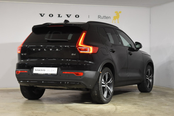 Volvo XC40 B4 211PK Automaat Plus Dark / Extra getint glas / Microtech/Nubuck / Camera achter