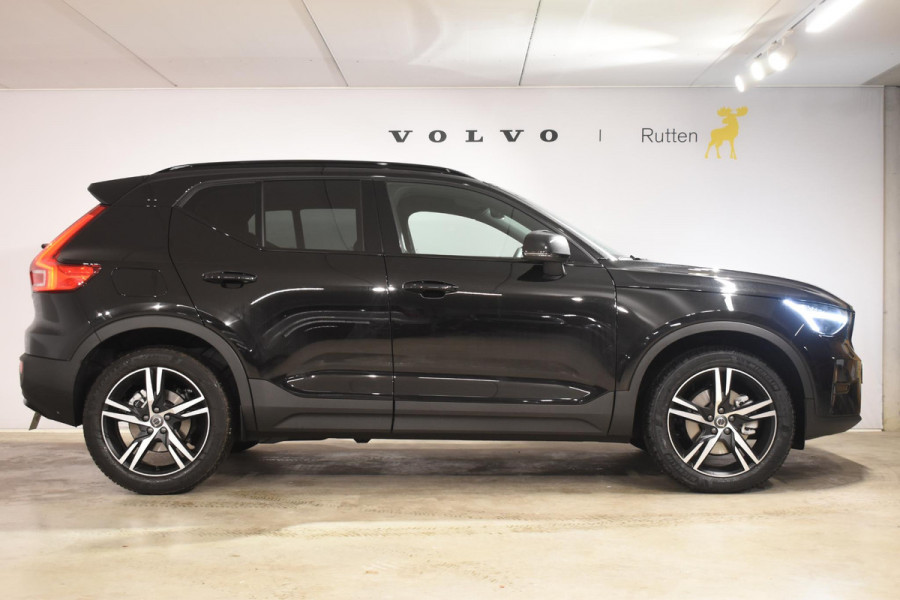 Volvo XC40 B4 211PK Automaat Plus Dark / Extra getint glas / Microtech/Nubuck / Camera achter
