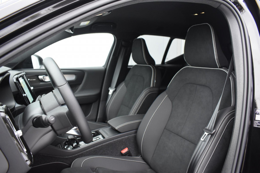 Volvo XC40 B4 211PK Automaat Plus Dark / Extra getint glas / Microtech/Nubuck / Camera achter