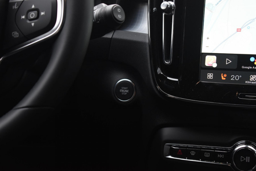 Volvo XC40 B4 211PK Automaat Plus Dark / Extra getint glas / Microtech/Nubuck / Camera achter