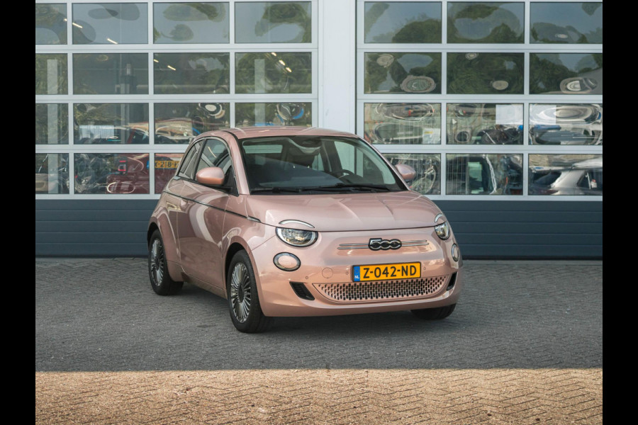 Fiat 500E 42 kWh | 17% Bijtelling | Clima | Cruise | Pack Winter | BSM | 16" | LED | Apple Carplay