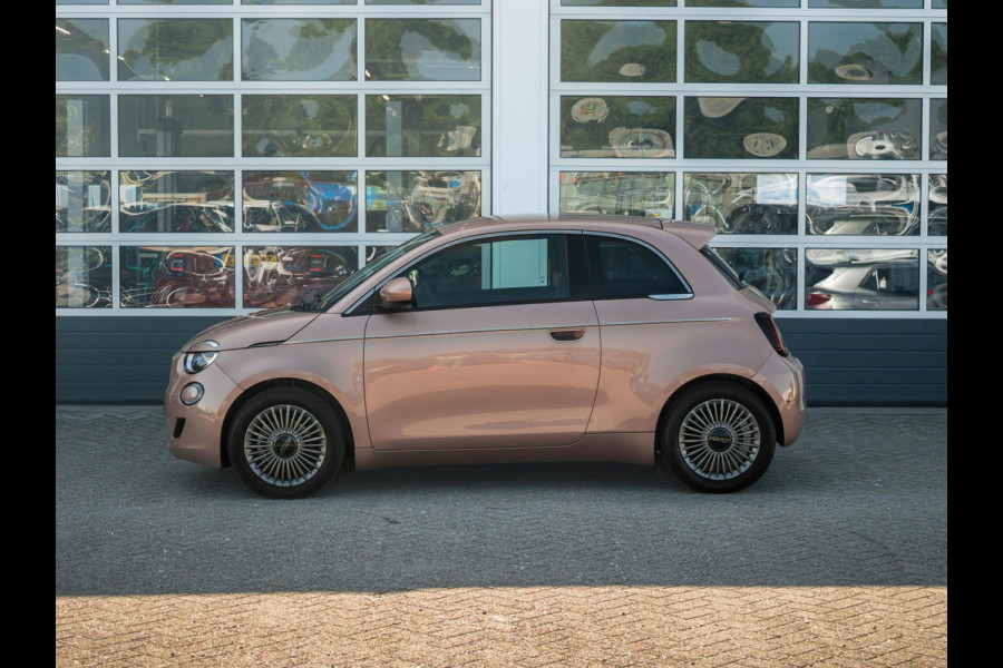 Fiat 500E 42 kWh | 17% Bijtelling | Clima | Cruise | Pack Winter | BSM | 16" | LED | Apple Carplay