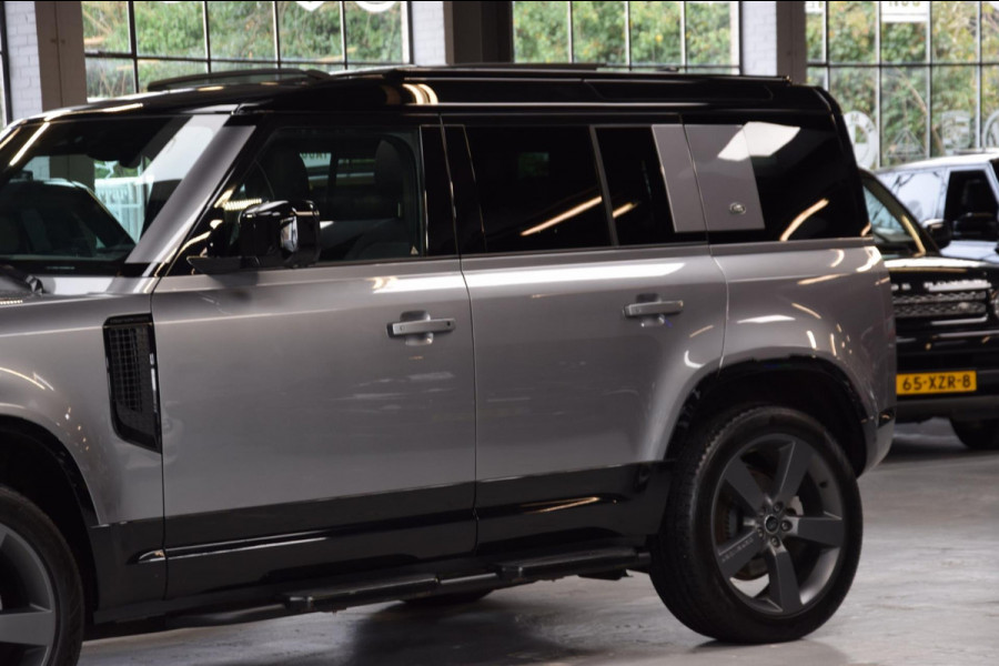 Land Rover Defender 110 3.0 D300 110 X-Dynamic 6-Cill Panoramadak|Lane-Assist|5-pers|22 inch|301pk!!