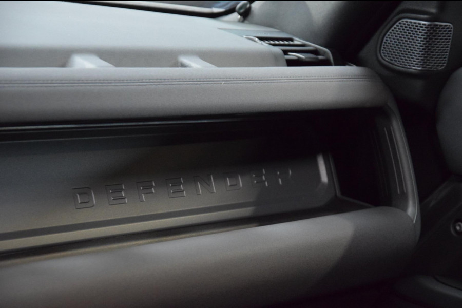 Land Rover Defender 110 3.0 D300 110 X-Dynamic 6-Cill Panoramadak|Lane-Assist|5-pers|22 inch|301pk!!