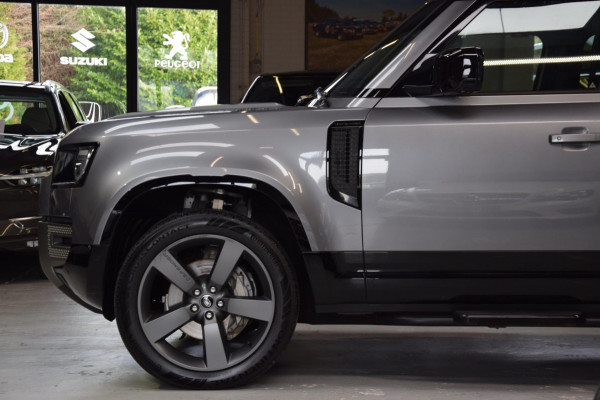 Land Rover Defender 110 3.0 D300 110 X-Dynamic 6-Cill Panoramadak|Lane-Assist|5-pers|22 inch|301pk!!