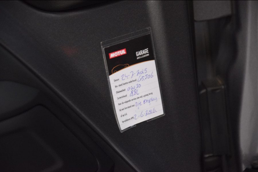 Land Rover Defender 110 3.0 D300 110 X-Dynamic 6-Cill Panoramadak|Lane-Assist|5-pers|22 inch|301pk!!